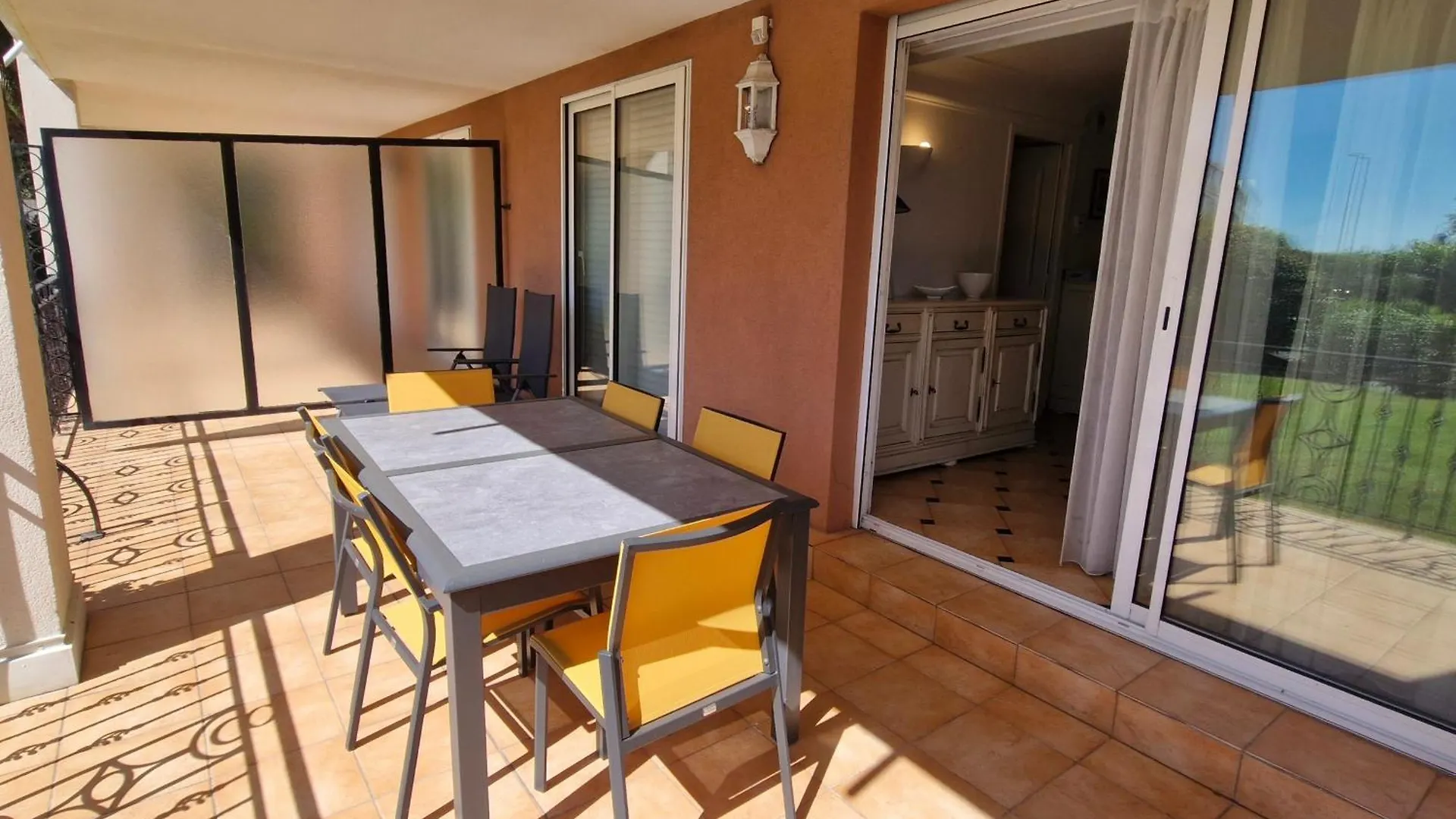 Apartment Appartement T3 Climatise En Rez-De-Jardin, Piscine, Plage Et Centre-Ville A Pied - 6 Pers, Ste Maxime - Fr-1-780-42 Sainte-Maxime